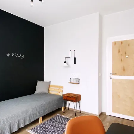 3 Kolory - W Mieszkaniu Wspoldzielonym * ורשה