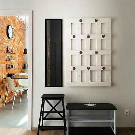 3 Kolory - W Mieszkaniu Wspoldzielonym Varşova